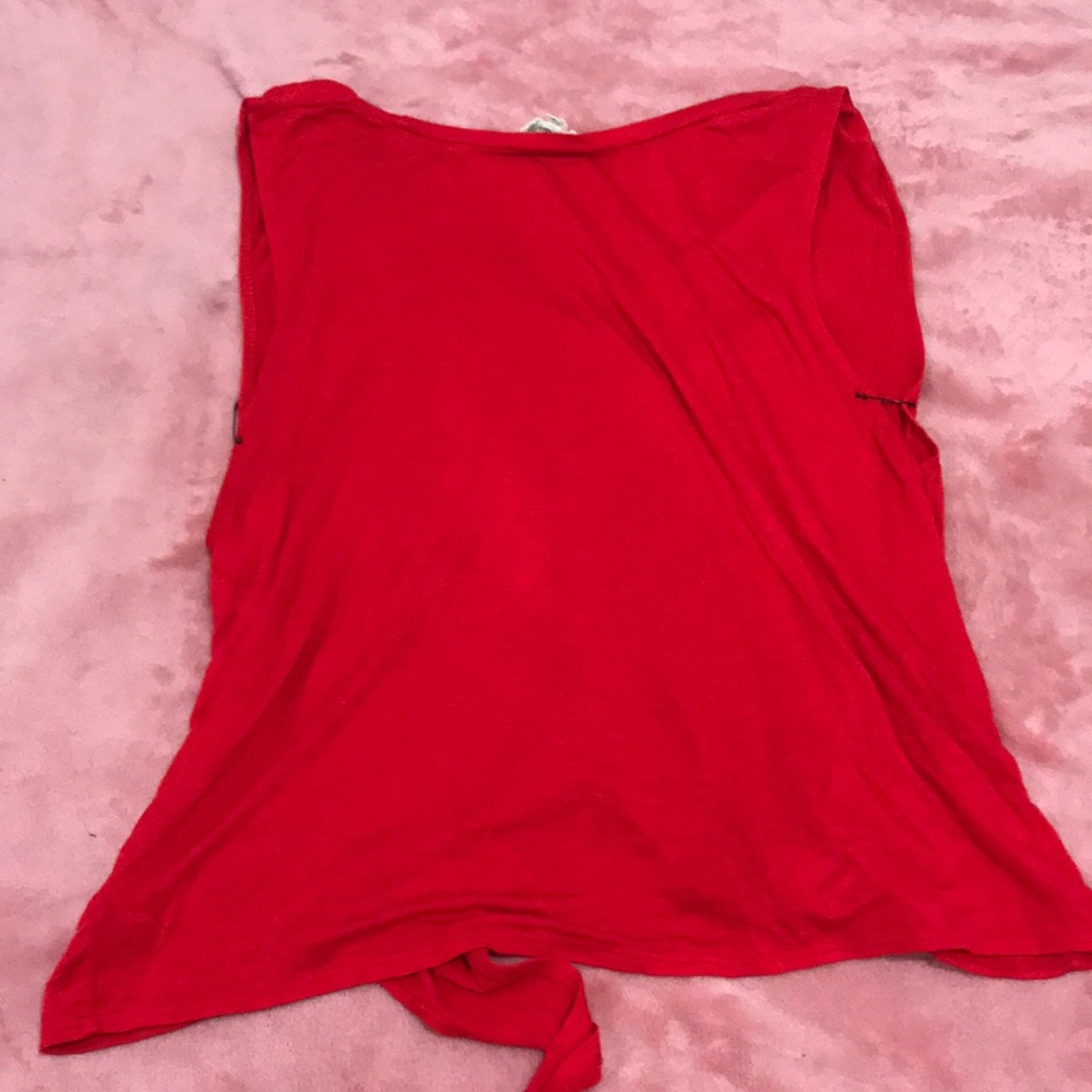 Red tank - Picture 3 of 3
